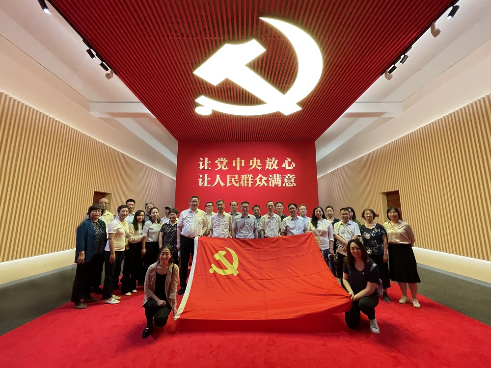 中心黨委組織集中參觀讓黨中央放心、讓人民群眾滿意——新時代中央和國家機關黨的建設成就巡禮展。.jpg
